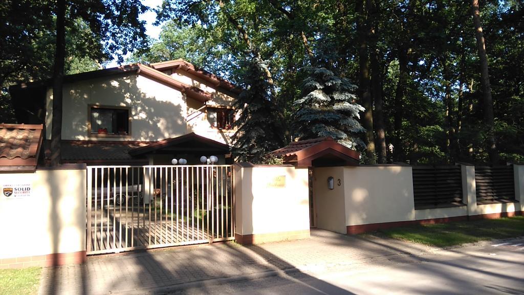 Villa Podkowa Podkowa Leśna Exteriör bild